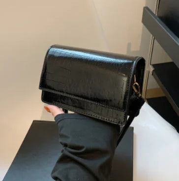 Crocodile Pattern Beaded Chain Crossbody Bag (Retro)