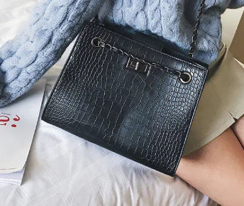 Crocodile Pattern Chain Shoulder Bag