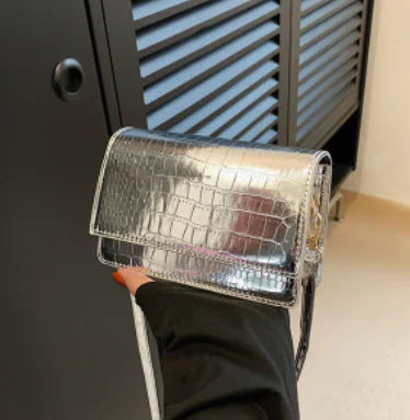 Crocodile Pattern Beaded Chain Crossbody Bag (Retro)